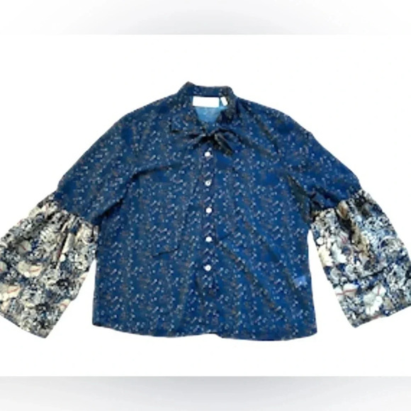Labellum Hillary Scott print blouse Bell Sleeves Navy Tie at neck Women’s Size M - Picture 2 of 13